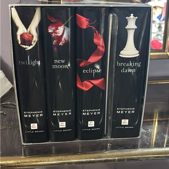 Twilight hard cover book set - Black and Red - Picture 2 of 2